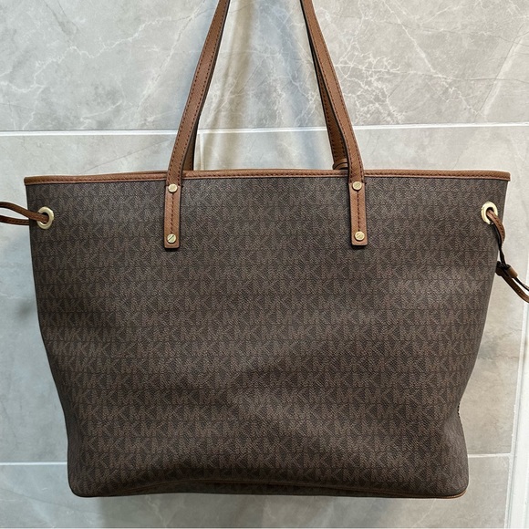 MICHAEL KORS JET SET TRAVEL BAG USED (BROWN) - Picture 5 of 5